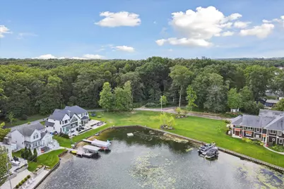 904 E Eagle Lake Drive, Kalamazoo, MI 49009 - Photo 1