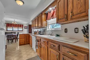 15226 Cook St, Southgate, MI 48195 - Photo 9