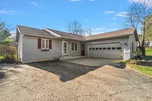272 Fairway Ct, Plainwell, MI 49080 - Photo 5
