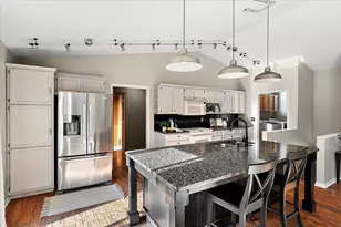 272 Fairway Ct, Plainwell, MI 49080 - Photo 3