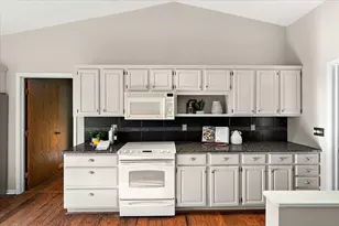 272 Fairway Ct, Plainwell, MI 49080 - Photo 15