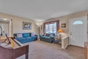 39345 Surrey Heights Ct, Westland, MI 48186 - Photo 5