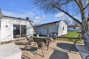 39345 Surrey Heights Ct, Westland, MI 48186 - Photo 33