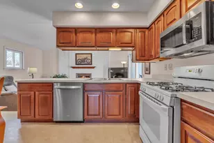 39345 Surrey Heights Ct, Westland, MI 48186 - Photo 11