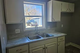 828 Division St, Adrian, MI 49221 - Photo 7