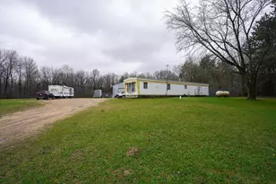 8893 E Sanders Rd, Vestaburg, MI 48891 - Photo 15