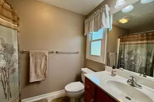 7108 Captiva Dr, Lansing, MI 48917 - Photo 23