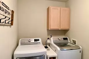 7108 Captiva Dr, Lansing, MI 48917 - Photo 17