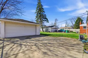 29725 Brown Ct, Garden City, MI 48135 - Photo 23