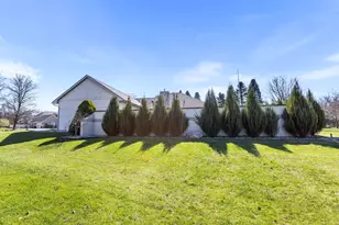 193 Minges Hills Dr, Battle Creek, MI 49015 - Photo 3