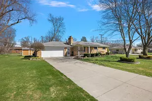 52742 Pappy Ln, Shelby Twp, MI 48316 - Photo 3