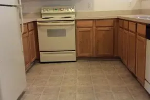 1021 Maiden Ln, Ann Arbor, MI 48105 - Photo 5