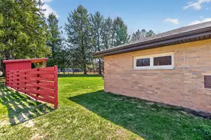 1097 Westfield Dr, Jackson, MI 49203 - Photo 7