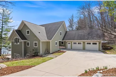 487 Sawyer Boulevard, Newaygo, MI 49337 - Photo 3