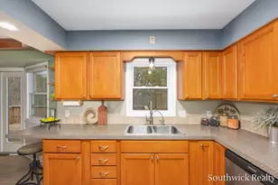 2549 Rockhill Dr NE, Grand Rapids, MI 49525 - Photo 11