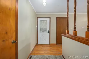 1555 Knapp St NE, Grand Rapids, MI 49505 - Photo 17