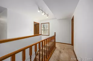 1555 Knapp St NE, Grand Rapids, MI 49505 - Photo 11