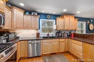 1555 Knapp St NE, Grand Rapids, MI 49505 - Photo 5