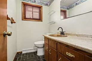 566 Kublick Dr, Benton Harbor, MI 49022 - Photo 9