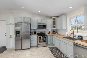 4372 Hunsberger Ave NE, Grand Rapids, MI 49525 - Photo 9