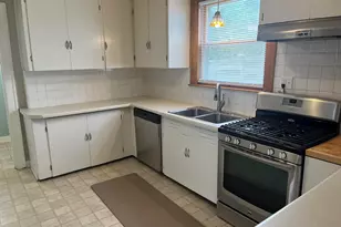 907 Lake Michigan Dr NW, Grand Rapids, MI 49504 - Photo 13