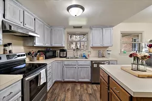 724 Columbia Ave, Holland, MI 49423 - Photo 9