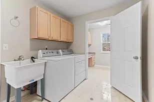 28471 Carlton Way Dr, Novi, MI 48377 - Photo 27