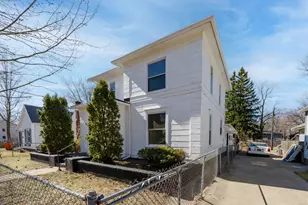 758 Pearl St, Benton Harbor, MI 49022 - Photo 29