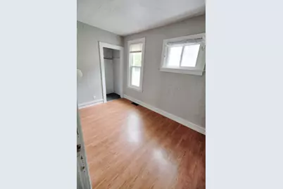 1027 Fulton Street E, Grand Rapids, MI 49503 - Photo 9
