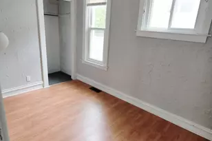 1027 Fulton St E, Grand Rapids, MI 49503 - Photo 9