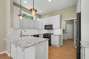 982 Sunflower Ct, Holland, MI 49424 - Photo 7