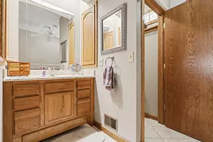 8362 E River Rd, Battle Creek, MI 49014 - Photo 17