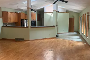 8362 E River Rd, Battle Creek, MI 49014 - Photo 13