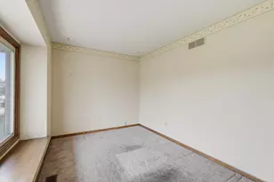 37962 Munger Dr, Livonia, MI 48154 - Photo 3