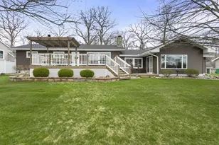 70032 Oak Leaf Dr, Edwardsburg, MI 49112 - Photo 3