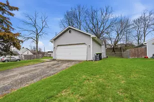 215 3rd St, Fenton, MI 48430 - Photo 3