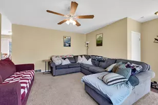 893 Sherry Dr, Lake Orion, MI 48362 - Photo 9