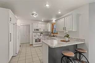 68600 Christiana Lake Rd, Edwardsburg, MI 49112 - Photo 3