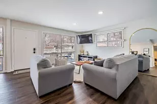 2133 N Circle Dr, Ann Arbor, MI 48103 - Photo 5