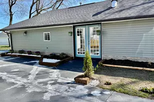 460 Hazel Ct, Muskegon, MI 49442 - Photo 3