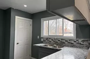 17870 Yonka St, Hamtramck, MI 48212 - Photo 5