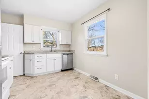 405 S Shore Dr, Battle Creek, MI 49015 - Photo 5