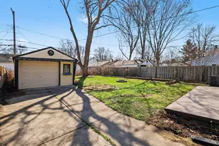 20450 Lancaster St, Harper Woods, MI 48225 - Photo 37