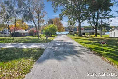 275 S 8th Avenue, Fruitport, MI 49415 - Photo 3