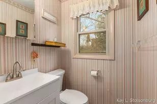 817 N Glenwood St, Hastings, MI 49058 - Photo 17