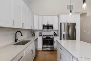 633 Fairview Ave NE, Grand Rapids, MI 49503 - Photo 9