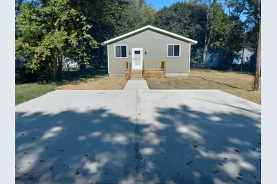 377 Parker Avenue, Benton Harbor, MI 49022 - Photo 1