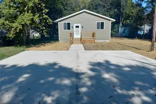 377 Parker Ave, Benton Harbor, MI 49022 - Photo 1