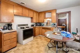 1350 Arthur St, Muskegon, MI 49442 - Photo 7