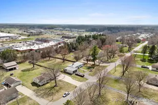 8121 S Youngman Rd, Greenville, MI 48838 - Photo 41